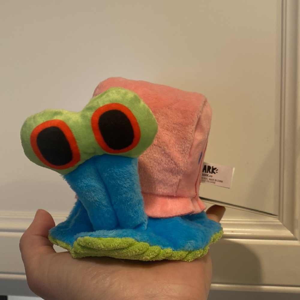 Shell-shocked Gary by BarkBox - Picture 4 of 6
